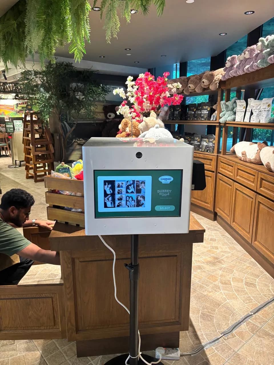 Raon mini photobooth inside a retail store